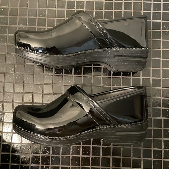 Dansko XP Women’s Clogs - Picture 3 of 4